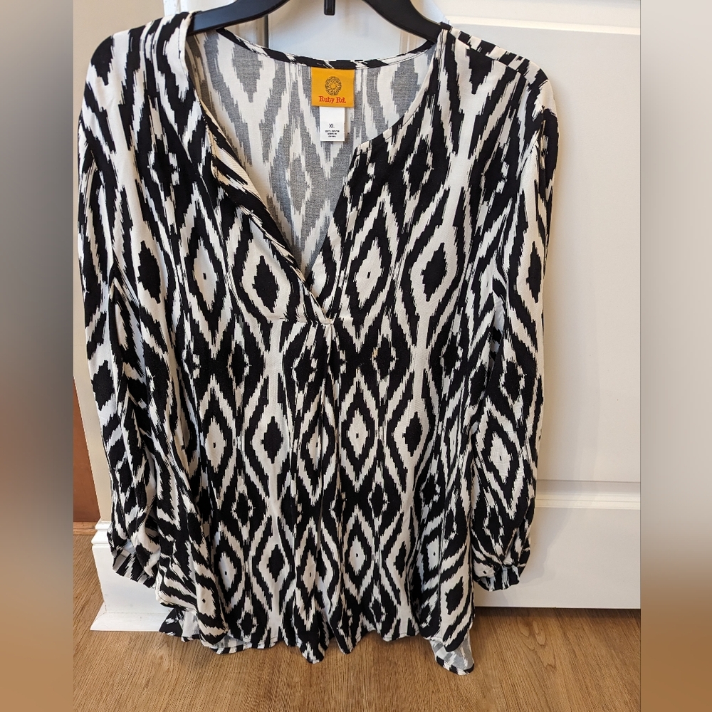 Ruby Rd XL Black And White Aztec Print Blouse